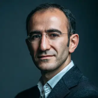 دکتر علی والایی نویسنده