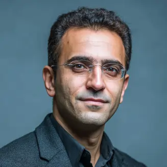 دکتر آرمان یزدان‌پرست. نویسنده