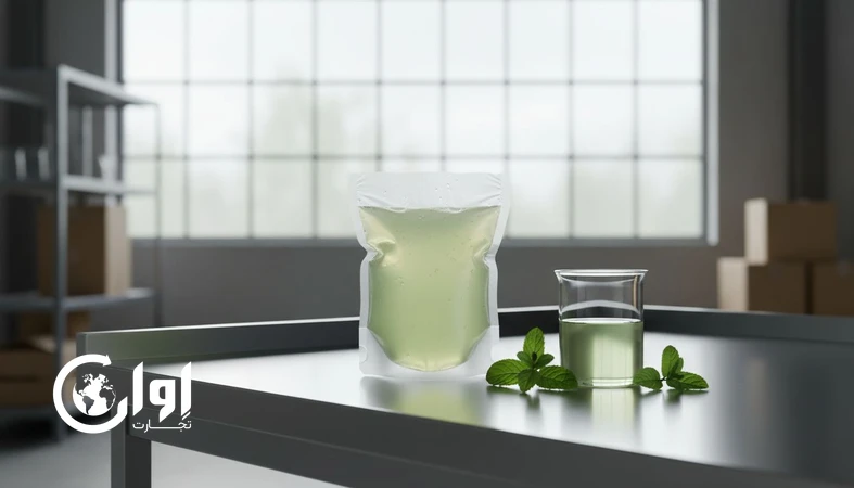 نوشیدنی گیاهی نعنا در بسته بندی پاکت وکیوم روی میز کنترل کیفیت برای صادرات